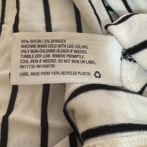 A new day white scoop neck white with black stripes short sleeve shirt Small - Picture 4 of 4